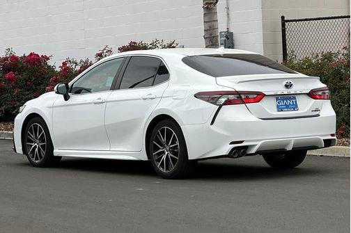 Ice 2024 Toyota Camry Hybrid SE