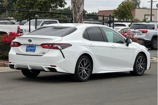 Ice 2024 Toyota Camry Hybrid SE