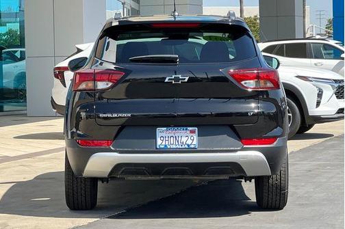 Mosaic Black Metallic 2023 Chevrolet Trailblazer LT