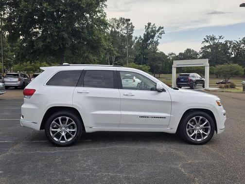 Ivory 2021 Jeep Grand Cherokee Summit