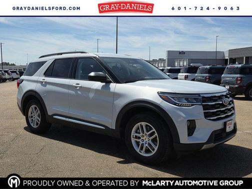 White Metallic 2025 Ford Explorer Active