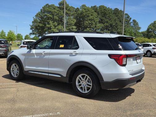 White Metallic 2025 Ford Explorer Active