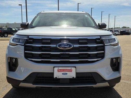 White Metallic 2025 Ford Explorer Active