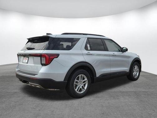 White Metallic 2026 Ford Explorer Active
