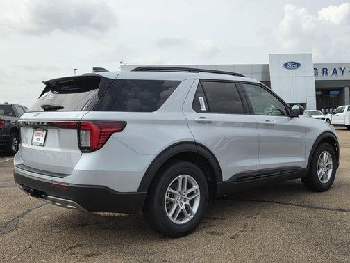 White Metallic 2026 Ford Explorer Active