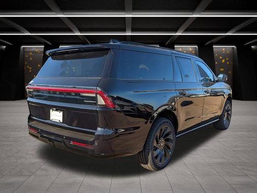 Infinite Black Metallic 2026 Lincoln Navigator L Reserve
