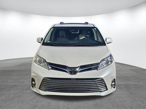 2018 Toyota Sienna L