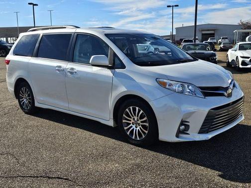 2018 Toyota Sienna L