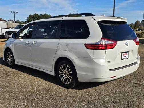 2018 Toyota Sienna L