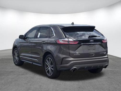 Stone Gray Metallic 2019 Ford Edge Titanium