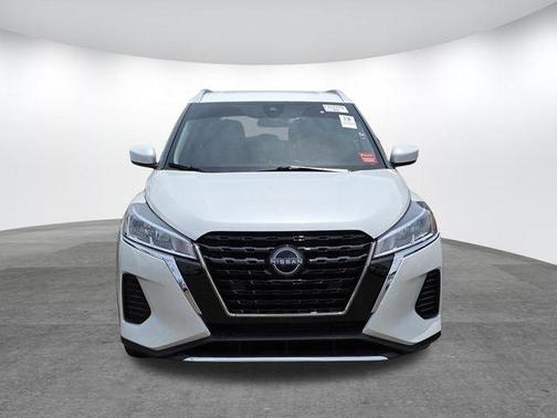 Aspen White 2022 Nissan Kicks SV