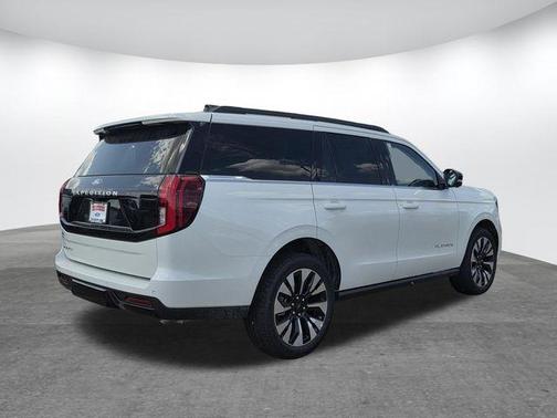 Star White 2027 Ford Expedition Platinum