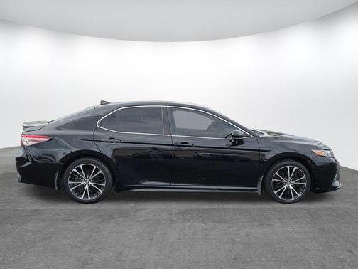Midnight Black Metallic 2019 Toyota Camry SE