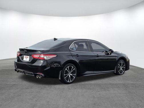 Midnight Black Metallic 2019 Toyota Camry SE