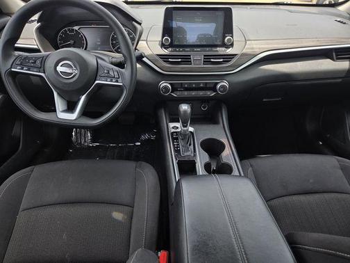 Pearl White Tri-Coat 2025 Nissan Altima SV