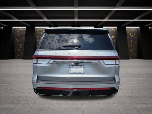 Radiance Metallic 2022 Lincoln Navigator L Standard