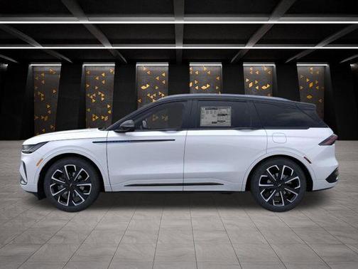 White Platinum Tri-Coat Metallic 2026 Lincoln Nautilus Reserve