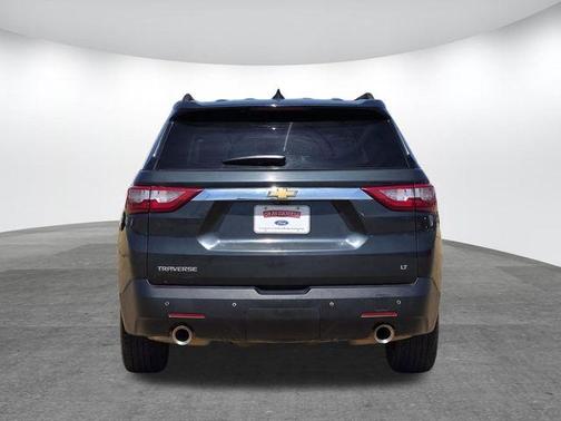 Graphite Metallic 2021 Chevrolet Traverse LT Leather