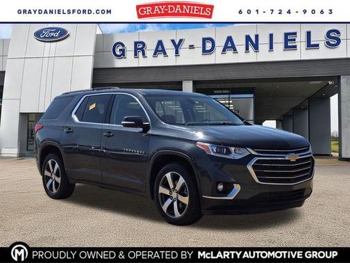 Graphite Metallic 2021 Chevrolet Traverse LT Leather