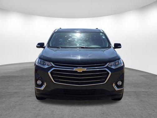 Graphite Metallic 2021 Chevrolet Traverse LT Leather
