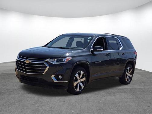 Graphite Metallic 2021 Chevrolet Traverse LT Leather