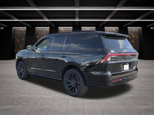Infinite Black Metallic 2026 Lincoln Navigator Reserve