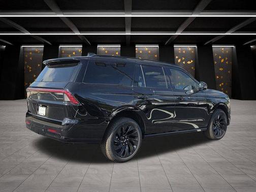 Infinite Black Metallic 2026 Lincoln Navigator Reserve