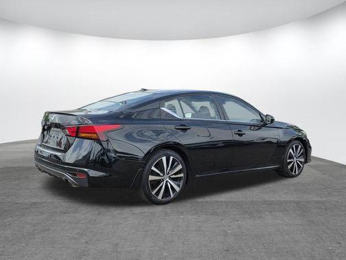 Black 2022 Nissan Altima 2.5 SR