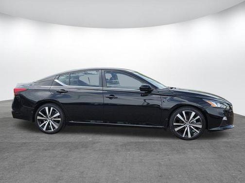 Black 2022 Nissan Altima 2.5 SR