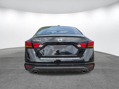 Black 2022 Nissan Altima 2.5 SR