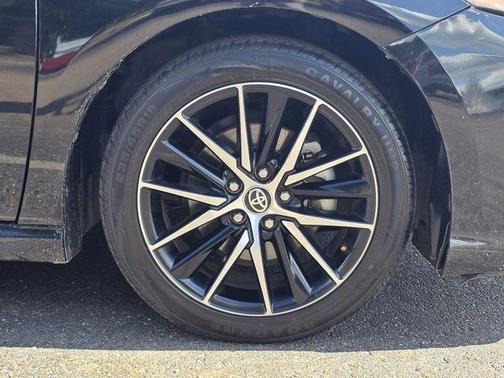 Midnight Black Metallic 2021 Toyota Camry SE