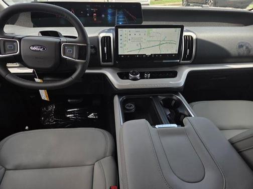 Star White 2026 Ford Expedition Active
