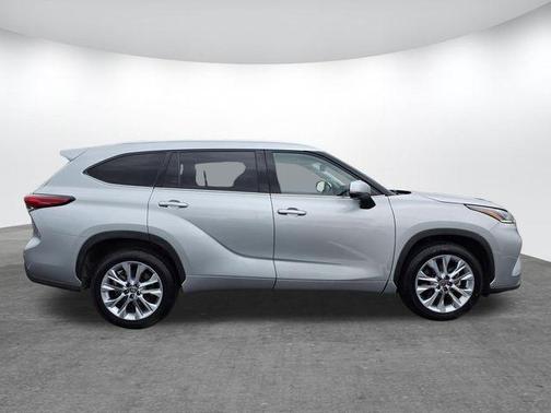 Celestial Silver Metallic 2023 Toyota Highlander Limited