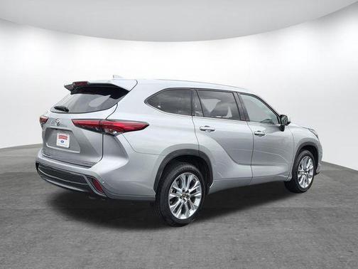 Celestial Silver Metallic 2023 Toyota Highlander Limited