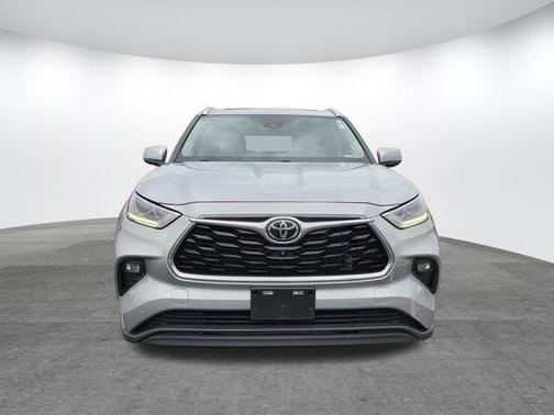 Celestial Silver Metallic 2023 Toyota Highlander Limited