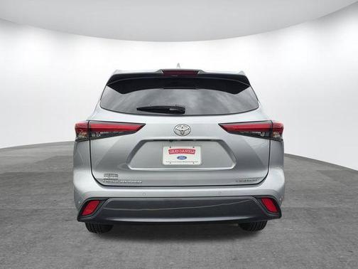 Celestial Silver Metallic 2023 Toyota Highlander Limited
