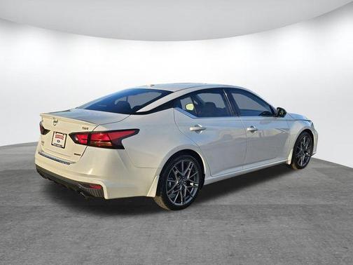 2023 Nissan Altima 2.0 SR