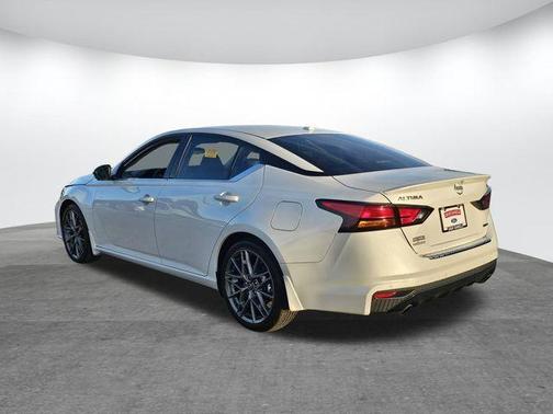 2023 Nissan Altima 2.0 SR