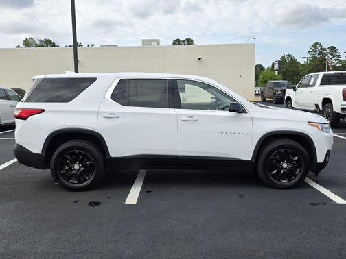 Summit White 2019 Chevrolet Traverse LS