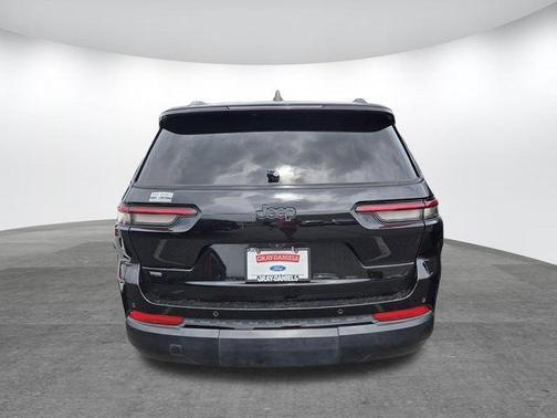 2021 Jeep Grand Cherokee L Laredo