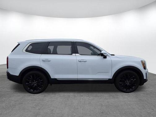 Glacial White Pearl 2022 Kia Telluride SX