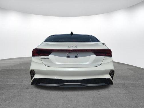 Snow White Pearl 2024 Kia Forte LXS