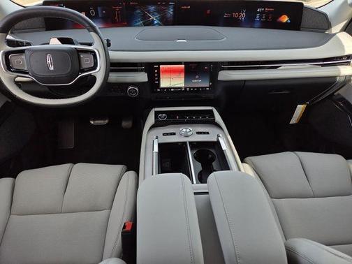 White Metallic 2026 Lincoln Navigator Reserve