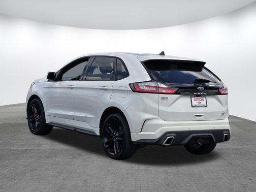 White Metallic 2022 Ford Edge ST