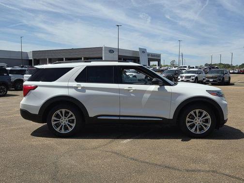 Star White 2020 Ford Explorer XLT