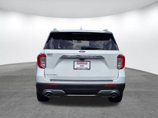 Star White 2022 Ford Explorer Limited