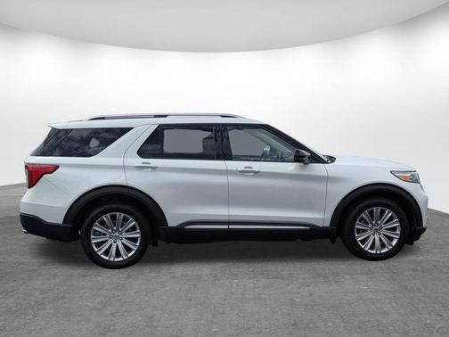 Star White 2022 Ford Explorer Limited