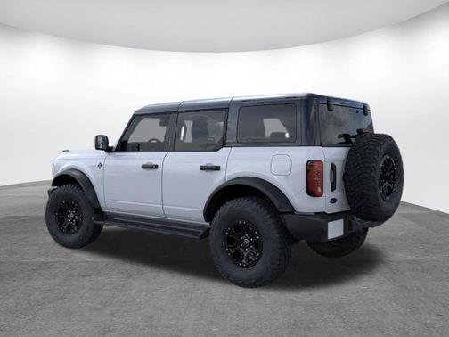 Oxford White 2026 Ford Bronco Outer Banks