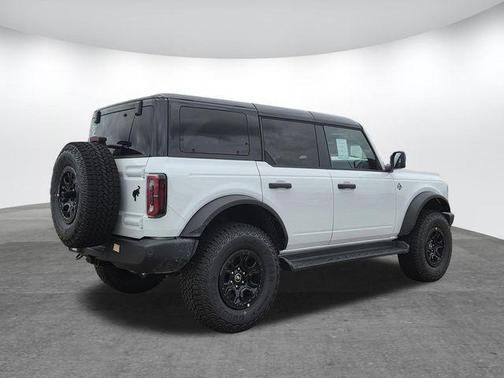 Oxford White 2026 Ford Bronco Outer Banks