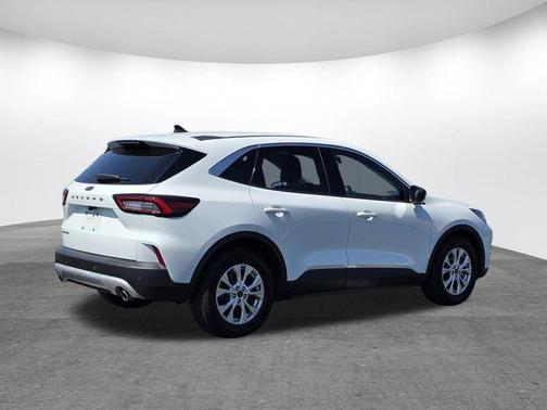 Oxford White 2023 Ford Escape Active